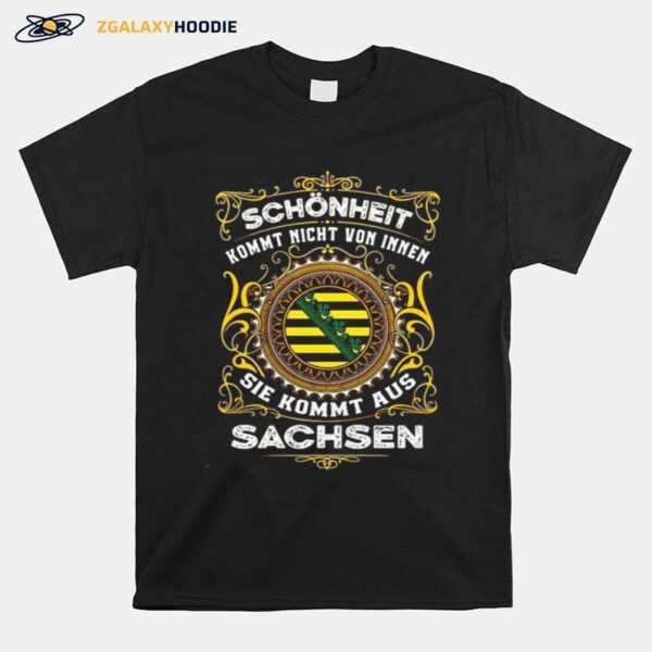 Schonheit Kommt Nicht Von Innen Sie Kommt Aus Sachsen T-Shirt