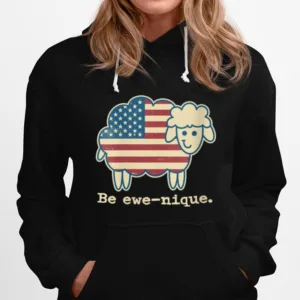 Be Ewenique Sheep Vintage American Flag Patriotic Unisex T-Shirt