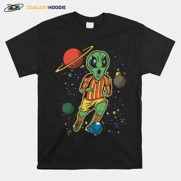 Funny Soccer Player In Space With Alien Soccer Unisex T-Shirt