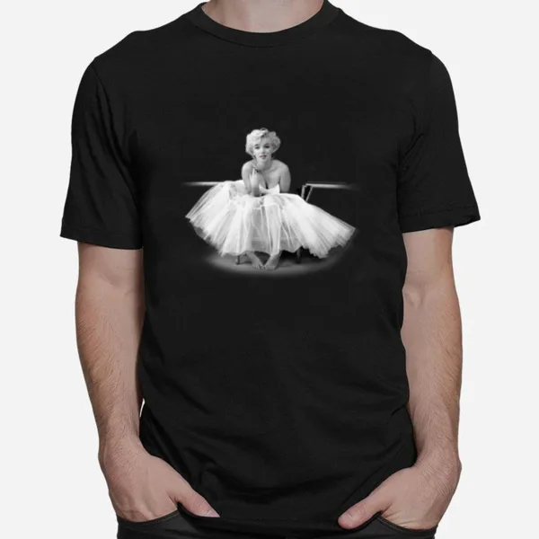 Marilyn Monroe Sitting Pretty Unisex T-Shirt