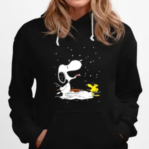 Snoopy Vs Woodstock Playing With Snow Unisex T-Shirt