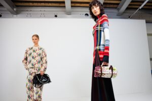 Loewe Fall 2024 – When Jonathan Anderson Visits the Blooming Meadows of Painter Albert York